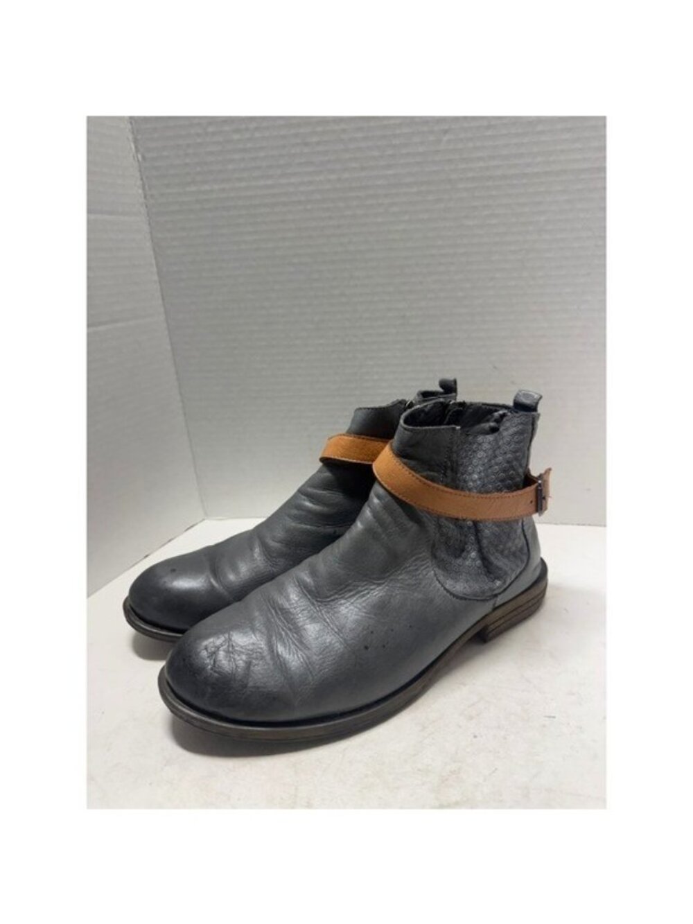 Roamers Grey Leather Honeycomb Textured Buckle Strap Ankle Boots Size 40 9